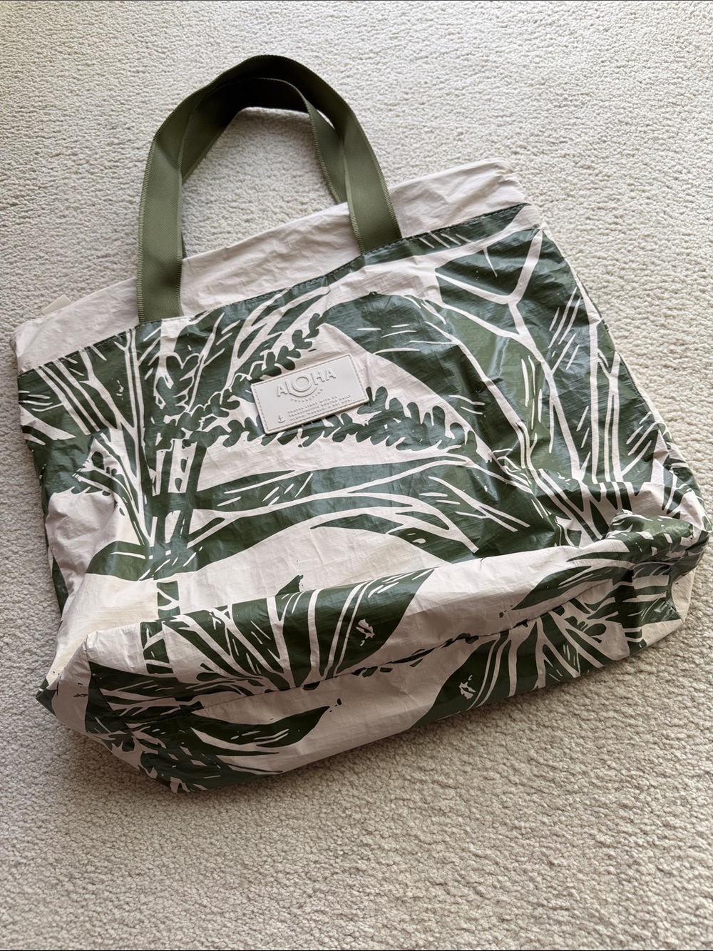 ALOHA Collection Limited Edition Green Ti Leaf Print Day Tripper - Picture 6 of 9